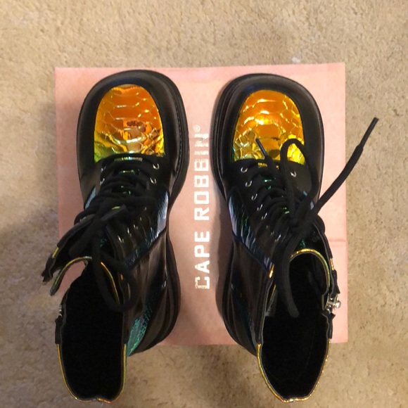 Cape Robbin holographic boot - Picture 3 of 4